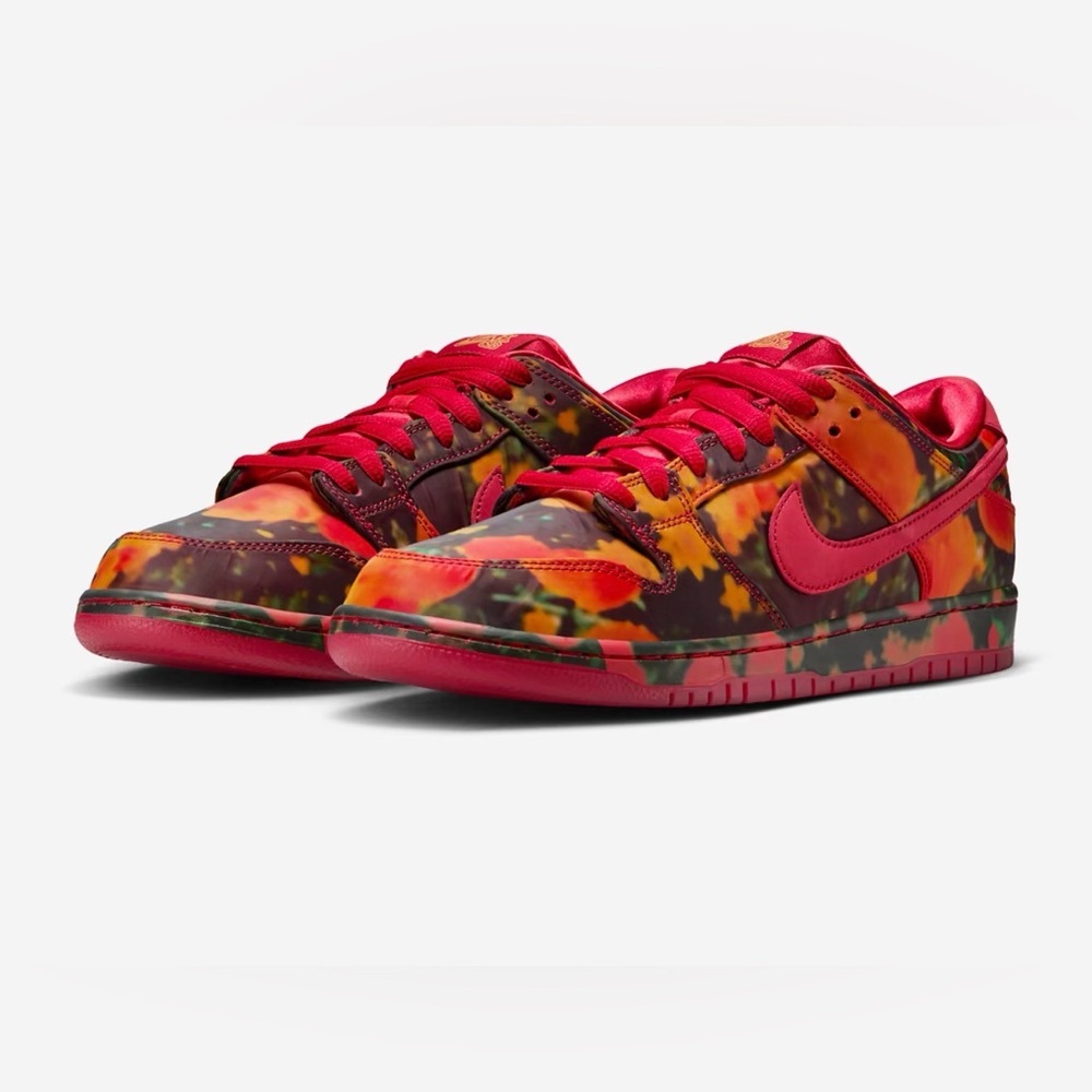 Nike Women's Red Multicolor Low-Top Sneakers